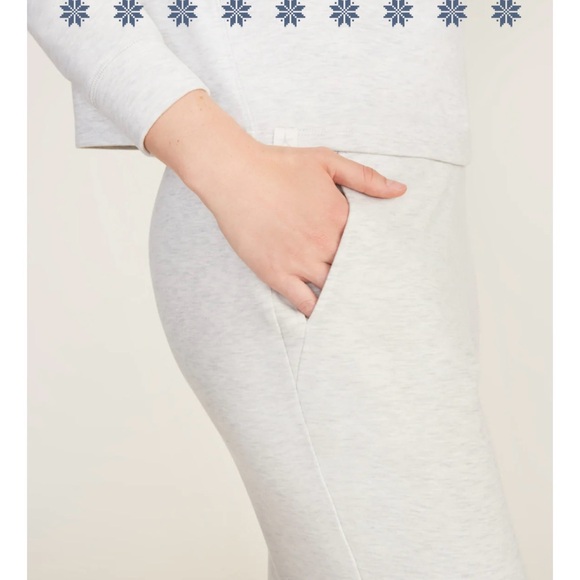 NWT 2piece BAREFOOT DREAMS SET, hoodie & jogger pant from the Malibu Collection. - Picture 3 of 8